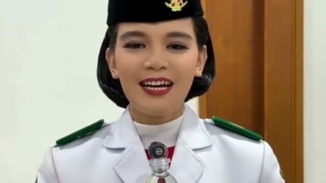 Siswi SMKN 5 Pontianak Celine Olivia Apriani Theo Dipercaya Bawa Baki Bendera Pusaka di Istana Merdeka
